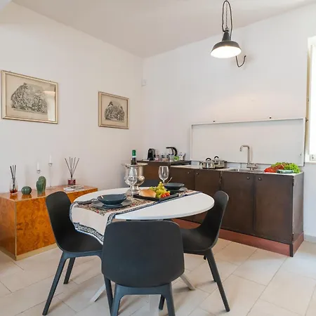 Tatil Evi And Mercato Whit Terrace Siraküza