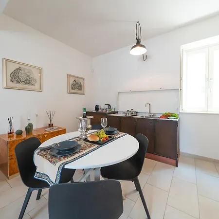 Tatil Evi And Mercato Whit Terrace Siraküza