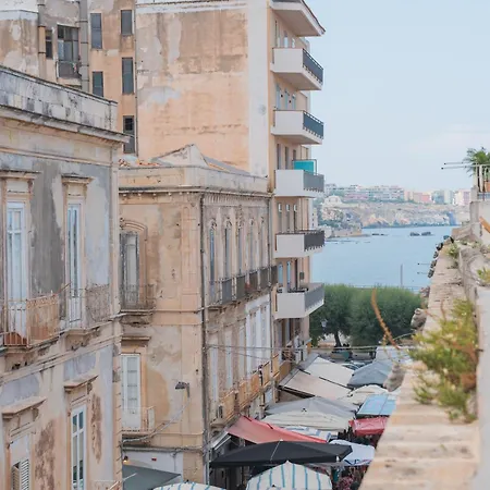 Tatil Evi And Mercato Whit Terrace